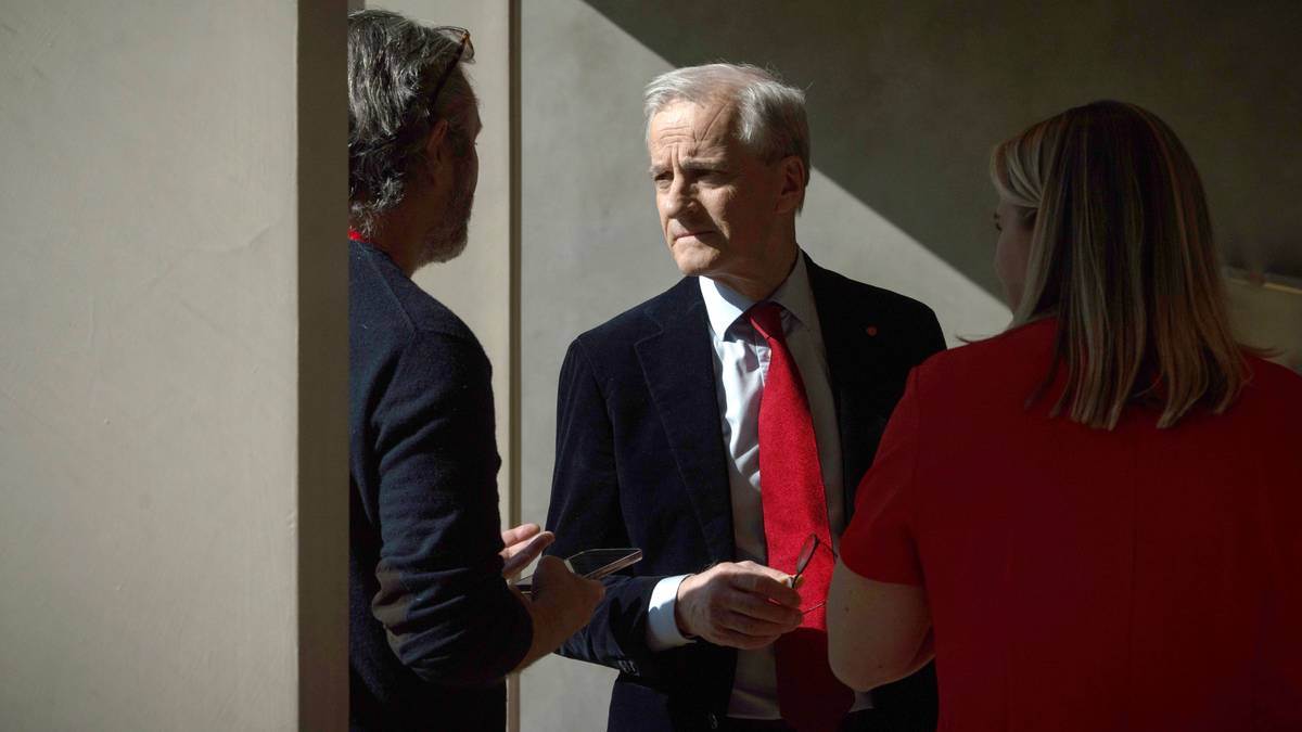 Ny bok: Støre forberedt på å måtte gå