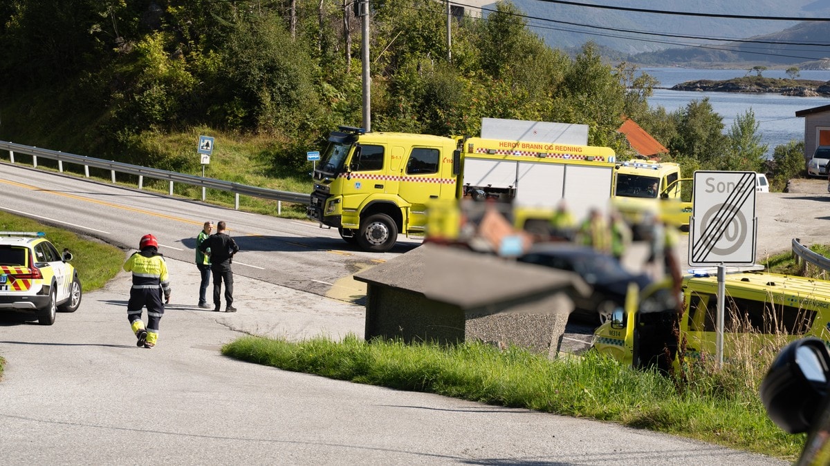 Mann død etter alvorlig trafikkulykke i Herøy