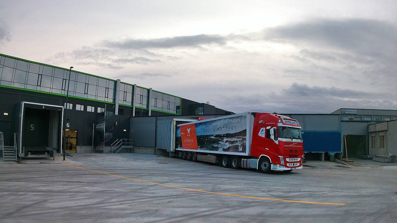 Første ferske norske makrell til Japan, her sendt fra Vikenco på Aukra.
