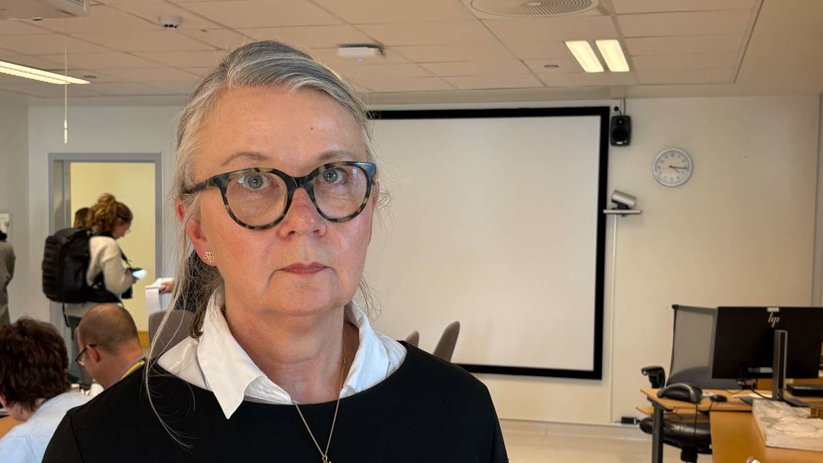 Støtter at tilliten til sykehusdirektøren blir tema