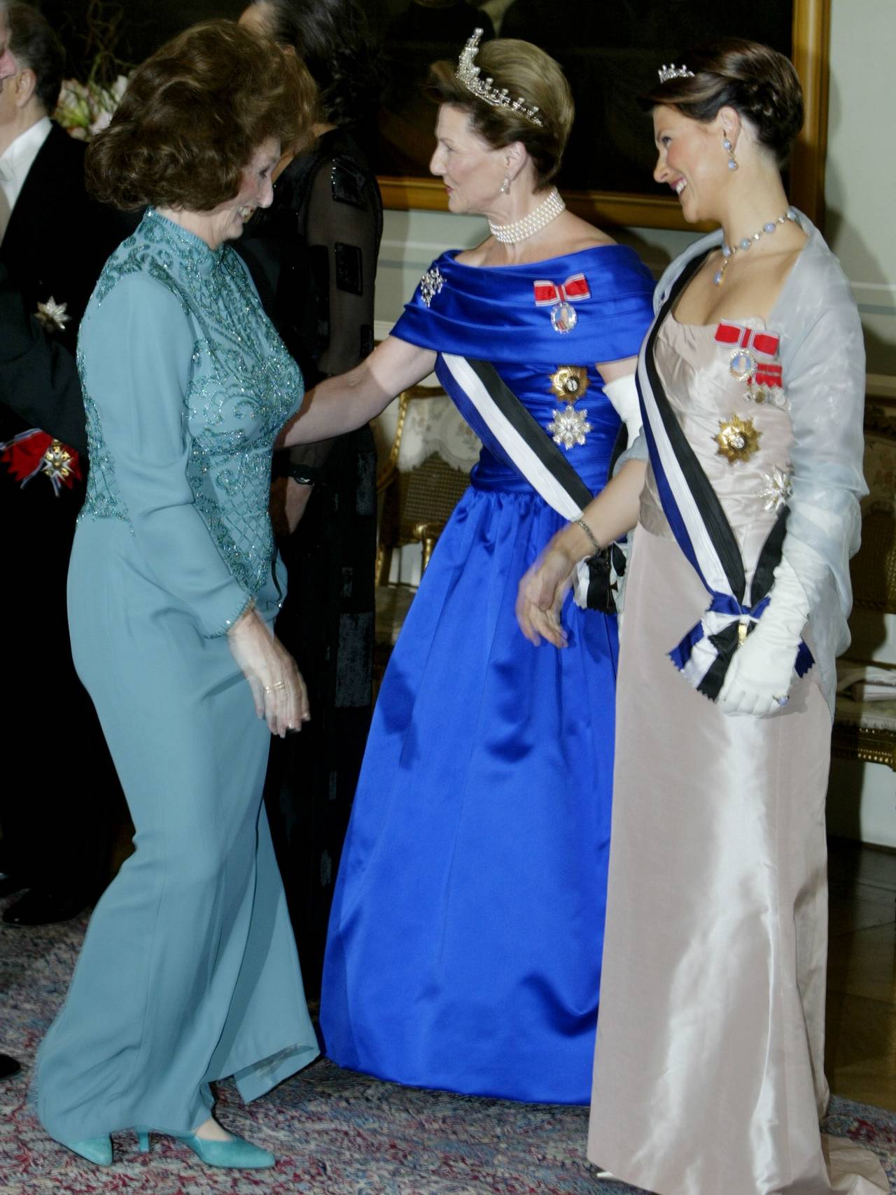 Dronning Sonja i blå kjole