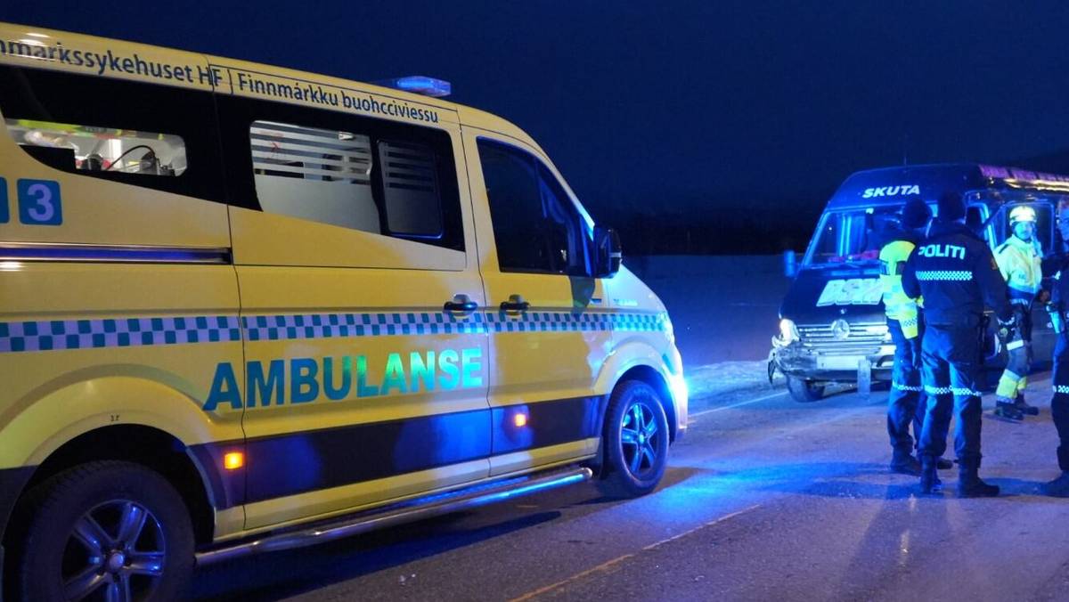 Russebil kolliderte med firhjuling i Alta - én hentet i luftambulanse