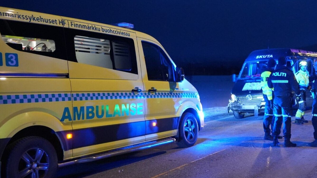 Russbil og firhjuling kolliderte – to personer fraktet med luftambulanse til sykehus