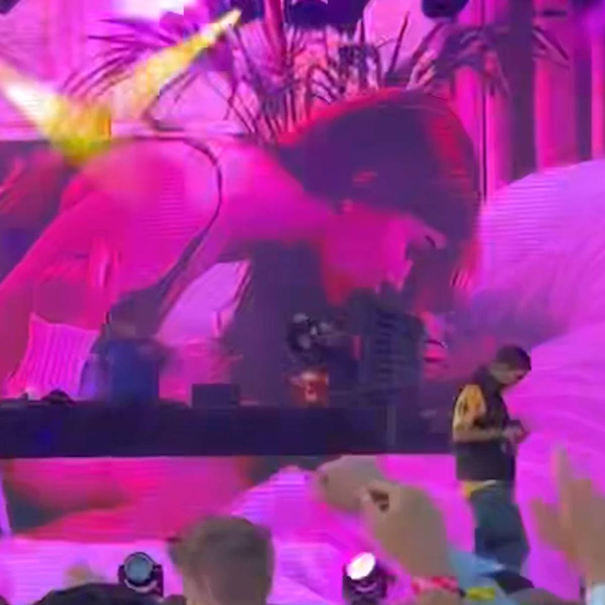 Birga baxtli porno video Paypoq va baland poshnali porno onlayn