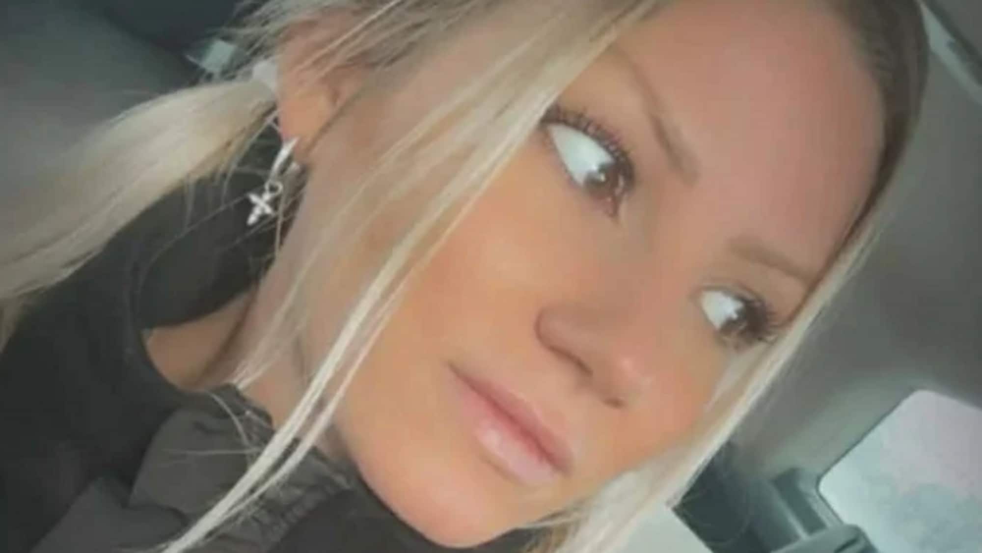 Bildet viser en selfie av en kvinne med lyst hår.