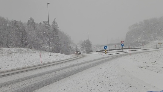 Snøvær skaper trafikale utfordringer på Sørlandet i dag