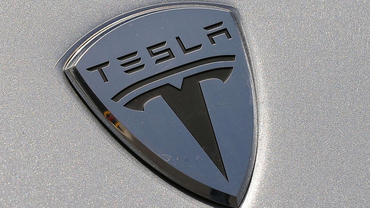 Tesla tilbakekaller biler