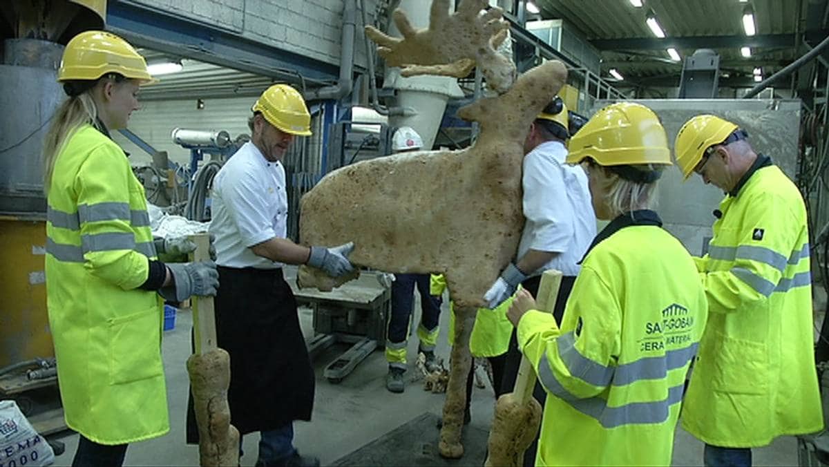 Making the world's largest reindeer bread – NRK Sørlandet – Local news, TV and radio