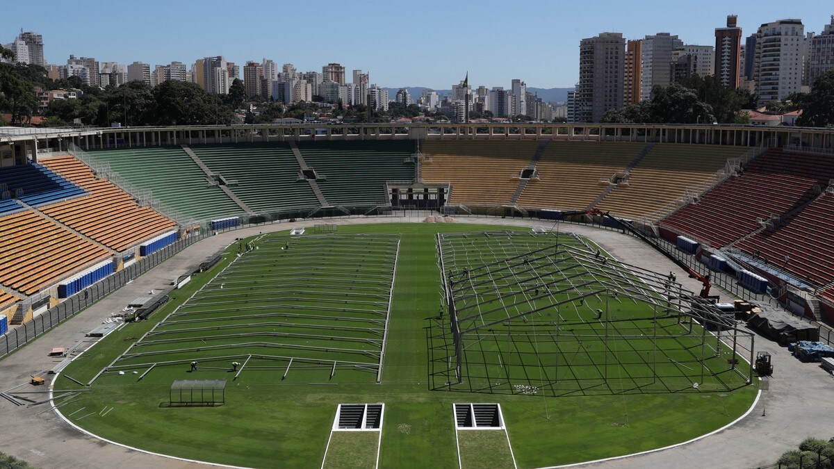 Mens Brasils president fnyser av korona, gjøres stadioner om til feltsykehus