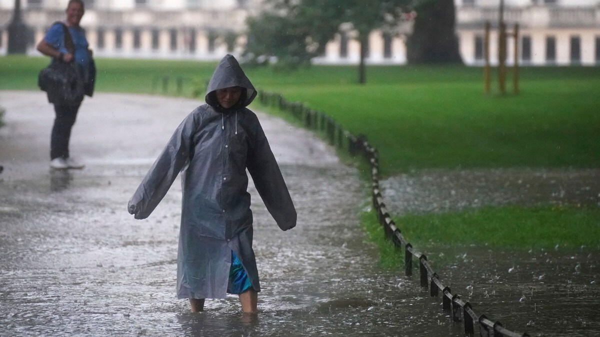 London oversvømt etter kraftig uvær