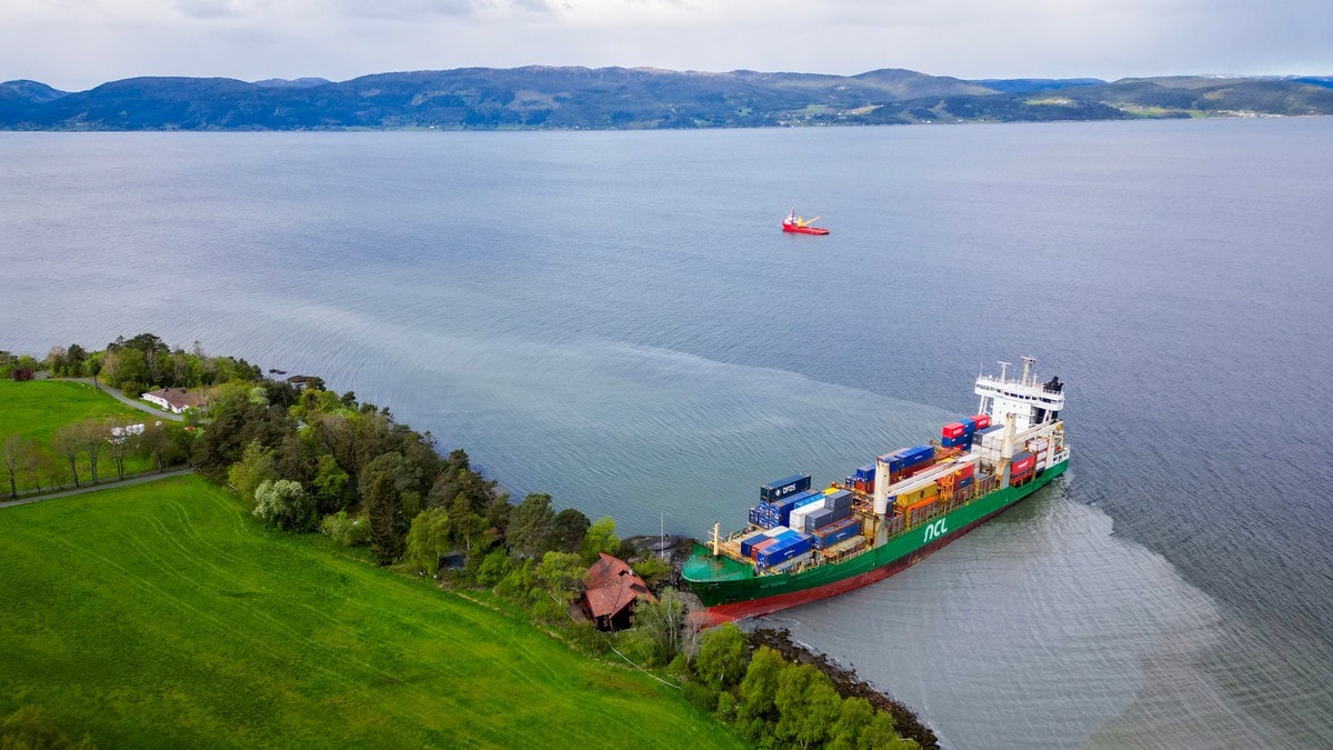 Båt på grunn i Trondheimsfjorden: 16 om bord