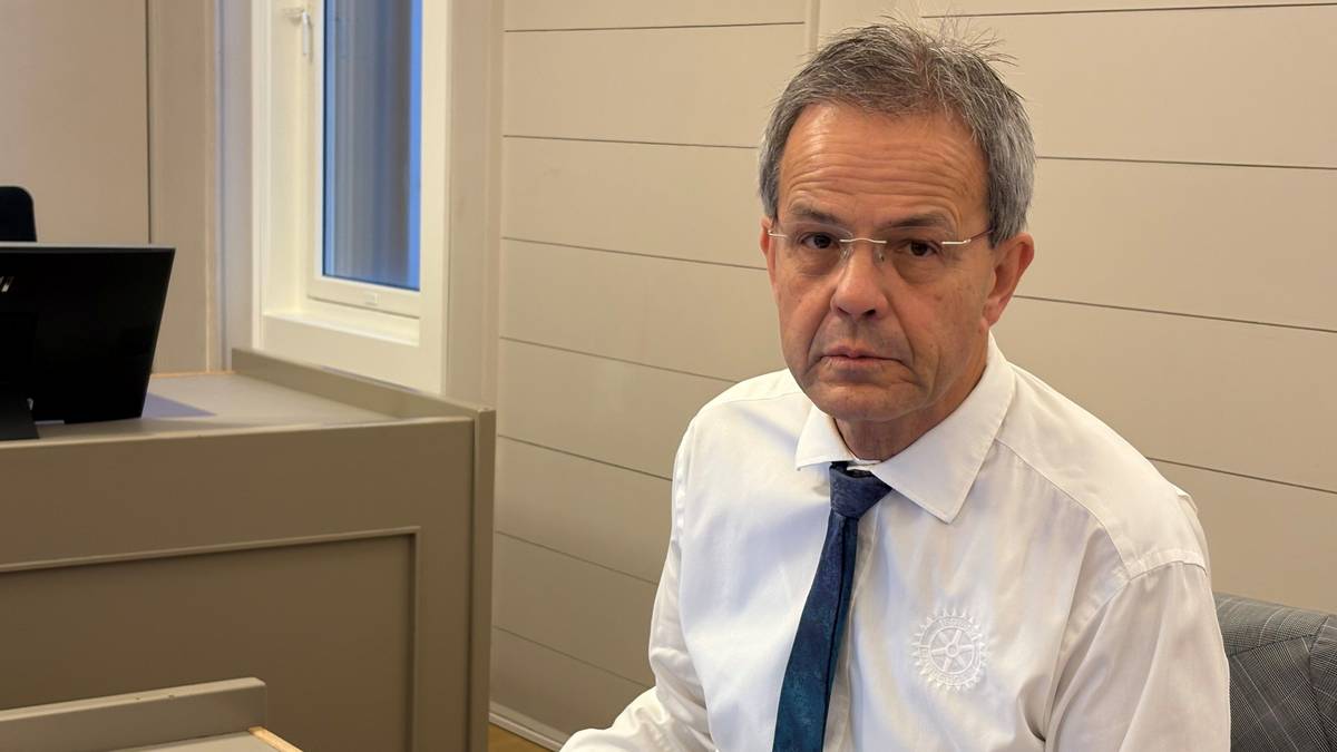 Erkjenner ikke straffskyld for å ha helt lim over barn