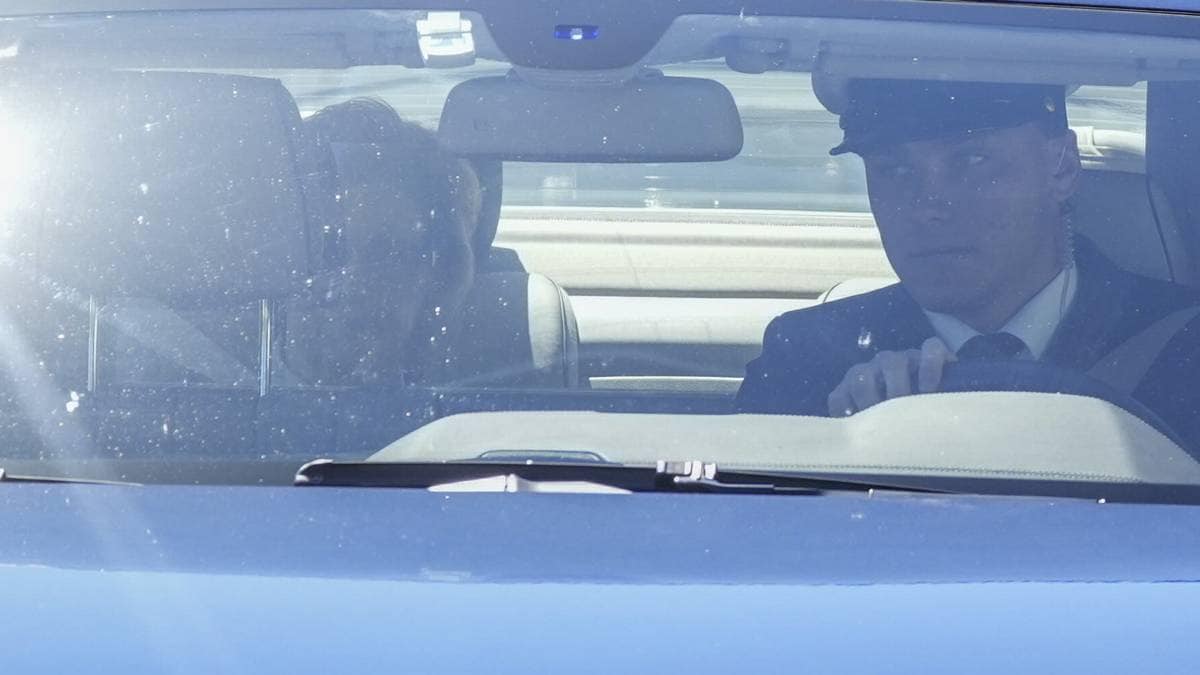 Kong Harald: – Dronningen er på vei hjem