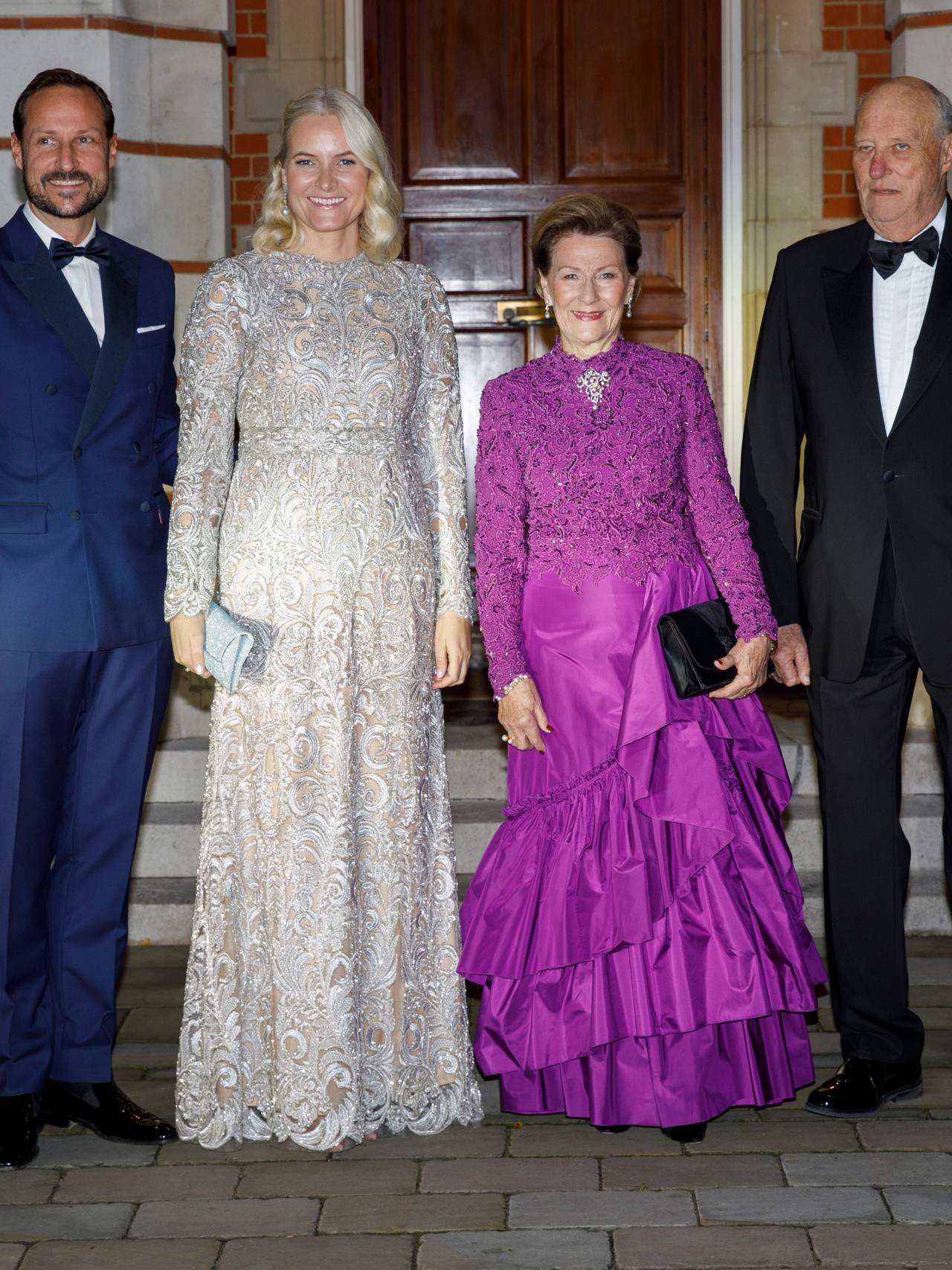 Dronning Sonja lilla kjole
