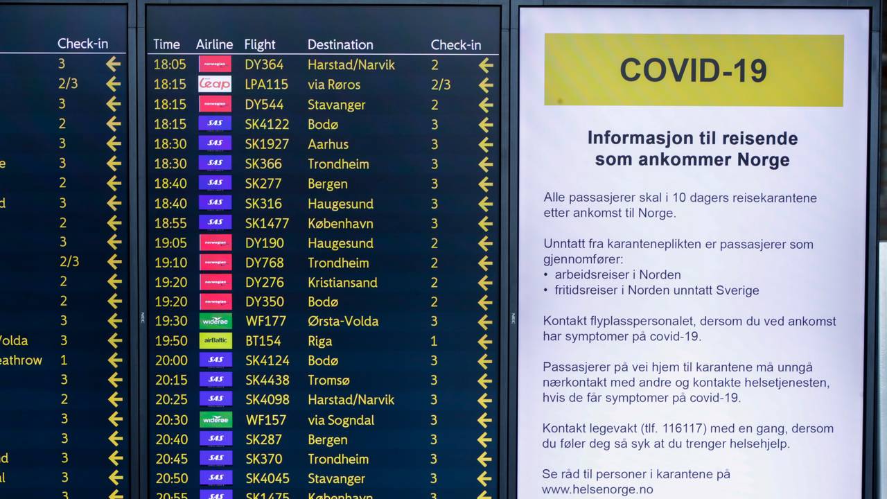 Koronaplakat på flyplass