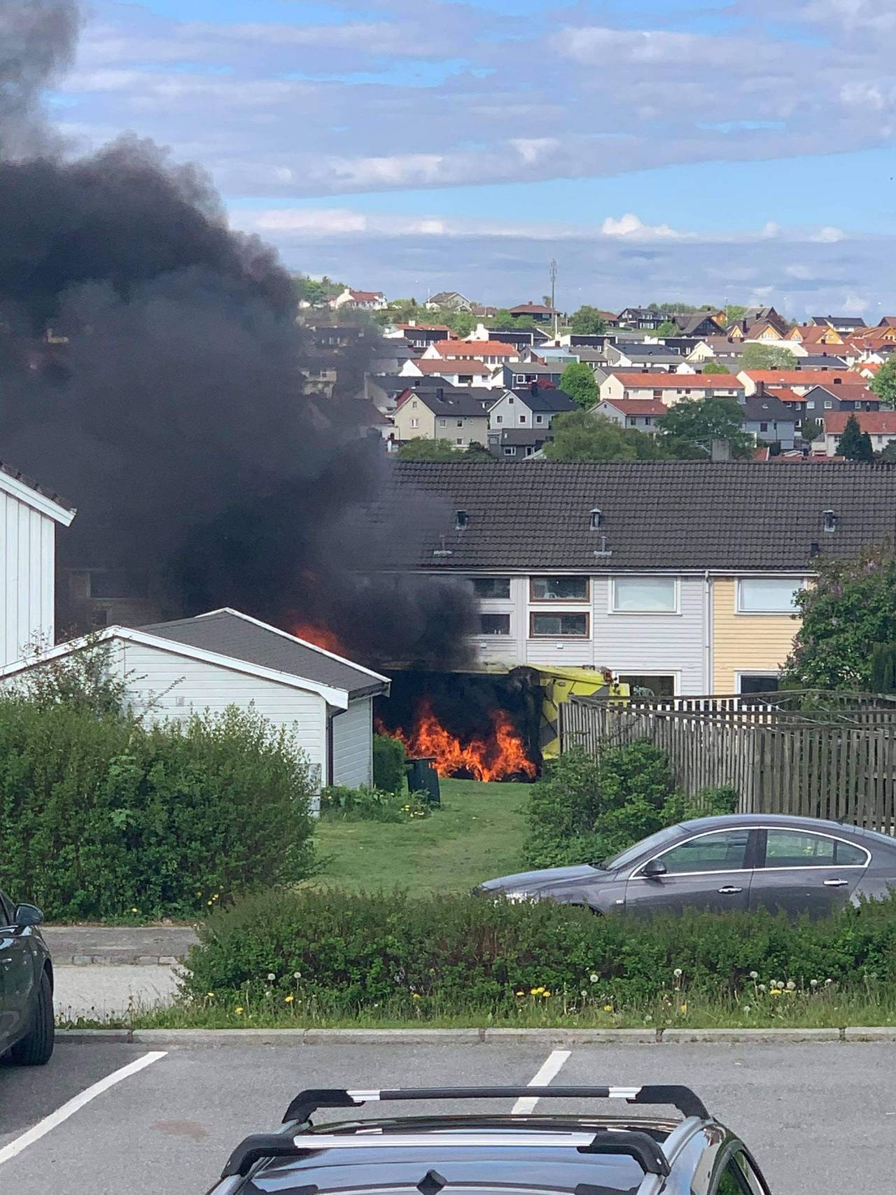 Søppelbil i brann på Auglend.