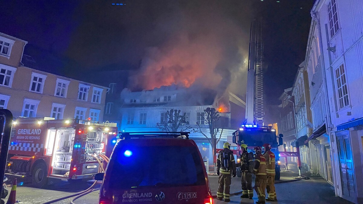 Brann tett på verneverdige trehus i Kragerø