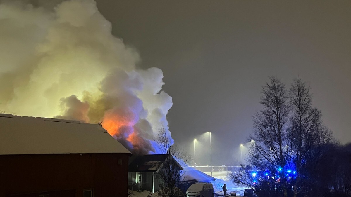 Boligbrann på Hunstad – riksvei 80 stengt