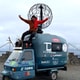Chizz Pietro / privat Fransesco med 3D-minibobil på Nordkapp