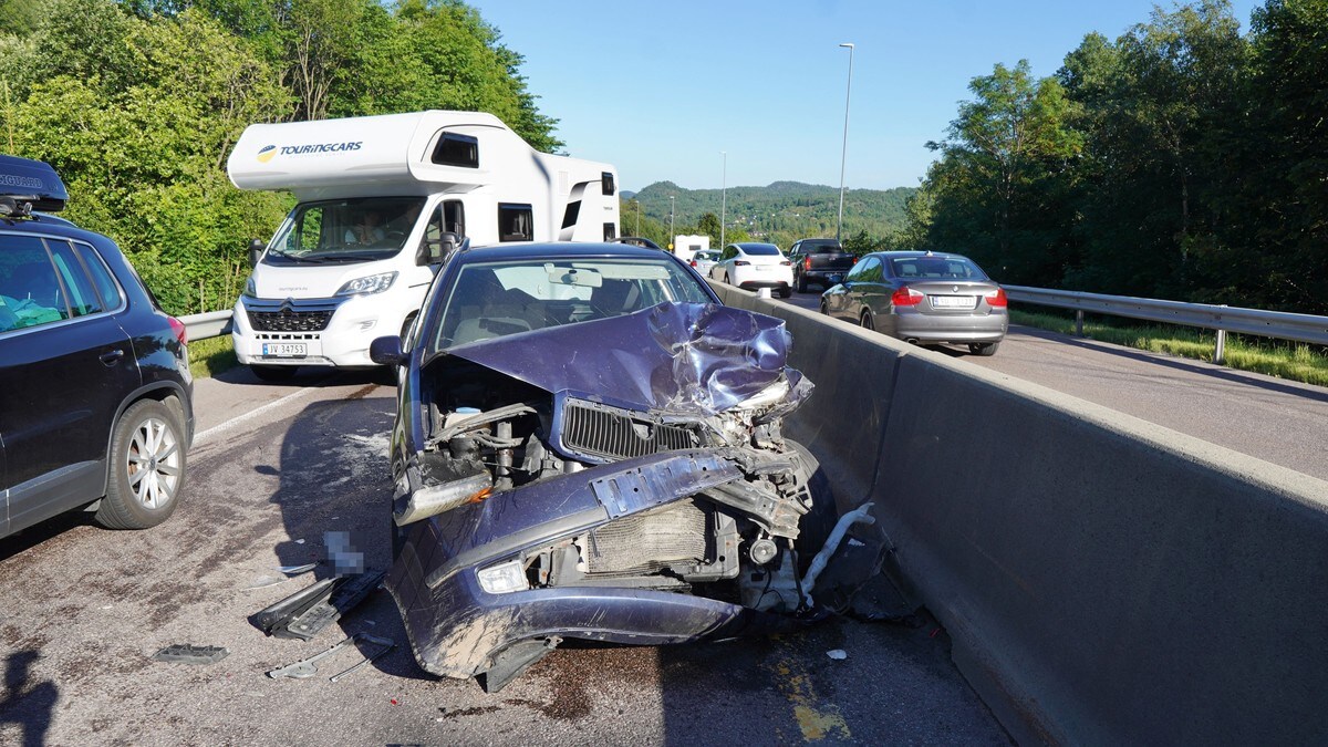 E18 stengt i sørgående retning – trafikkulykke i Porsgrunn