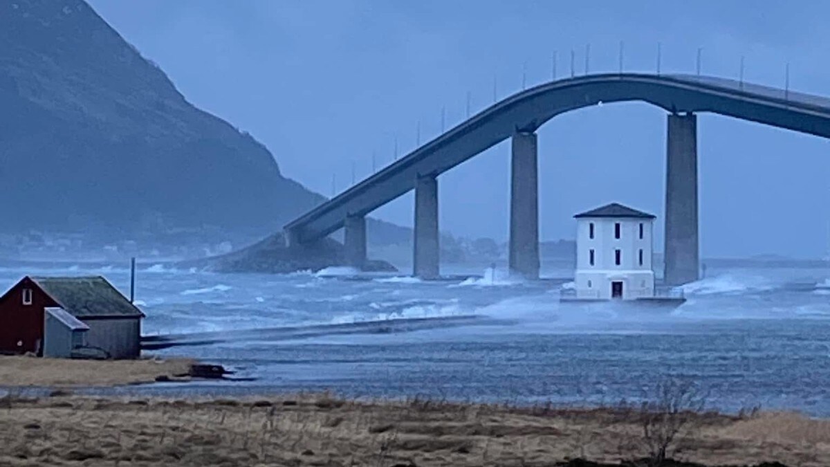 Lepsøybrua er stengd