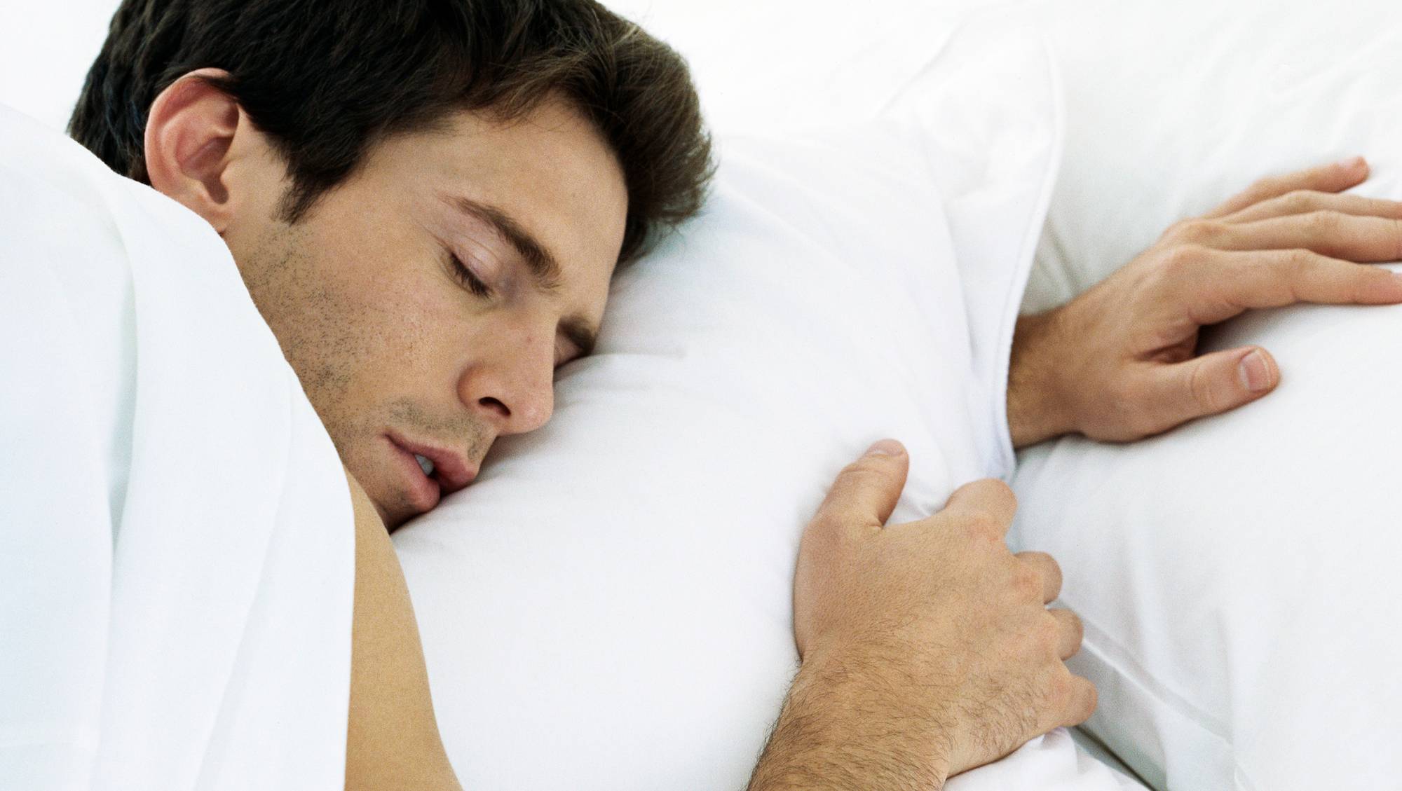 Почему ночью во сне сильно потеешь мужчина