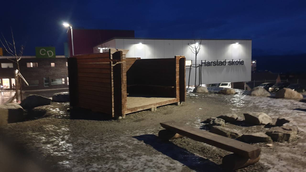 Harstad skole, gapahuk-tak fløy av pga uværet Frank