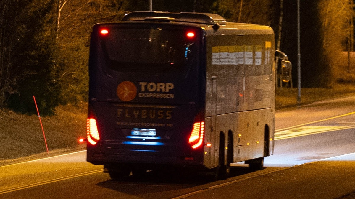 Buss kjørte med kvinne i bagasjerommet