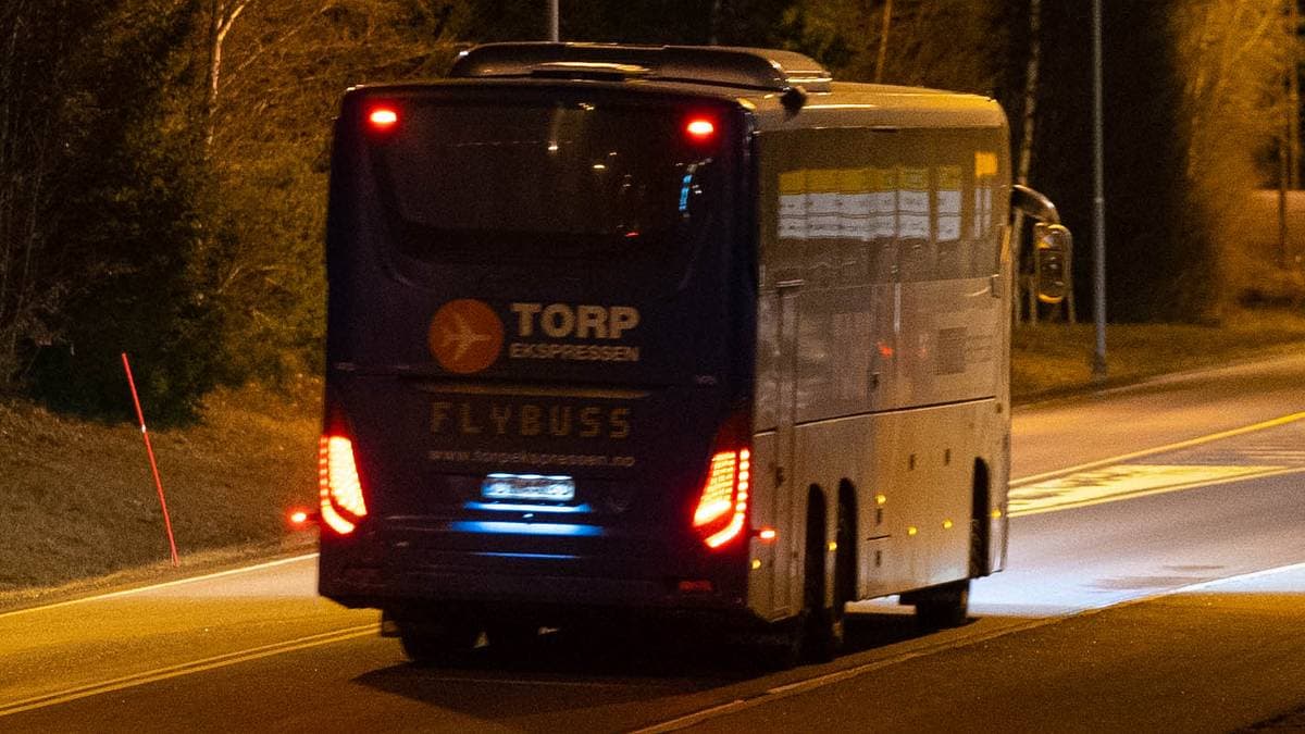 Buss kjørte med kvinne i bagasjerommet