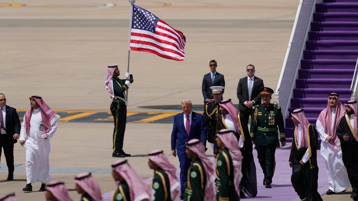唐纳德·特朗普(Donald Trump)降落在沙特阿拉伯-nrk urix-外国新闻和纪录片 唐纳德·特朗普(Donald Trump)降落在沙特阿拉伯-nrk urix-外国新闻和纪录片