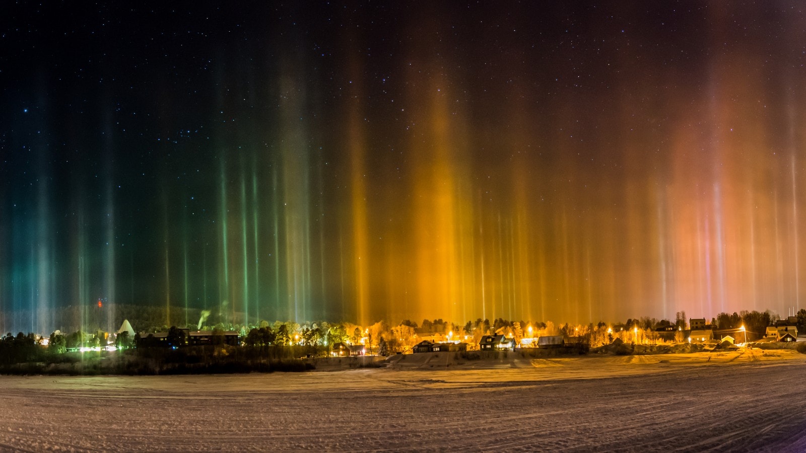 In the town of Karasjok in northern Norway, a spectacular show of light an color painted the night sky yesterday. 