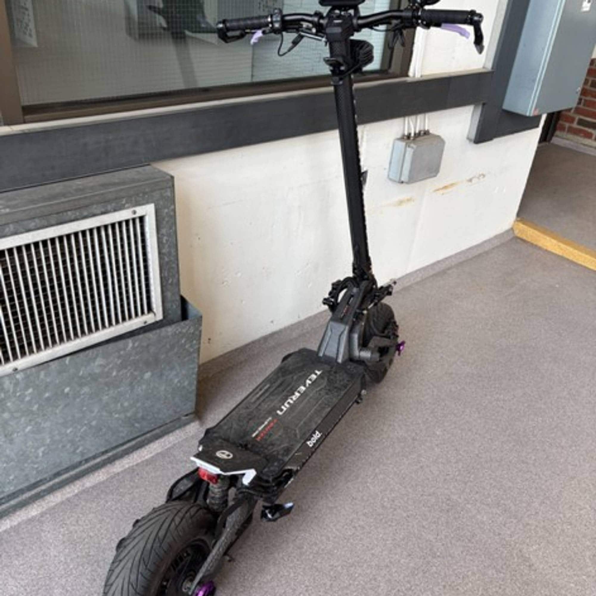 Konfiskert elsparkesykkel som kunne gå i 143 km/t