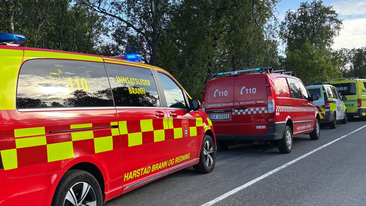 Front-mot-front-ulykke i Harstad: – En person fastklemt