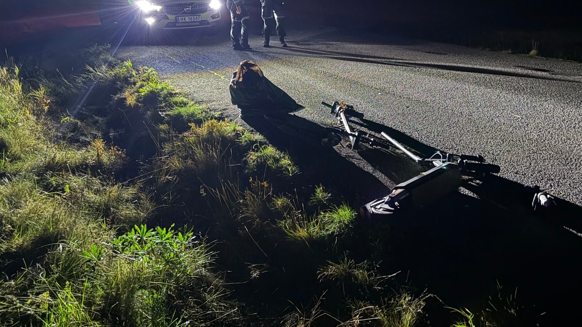 To el-sparkesyklister påkjørt av bil