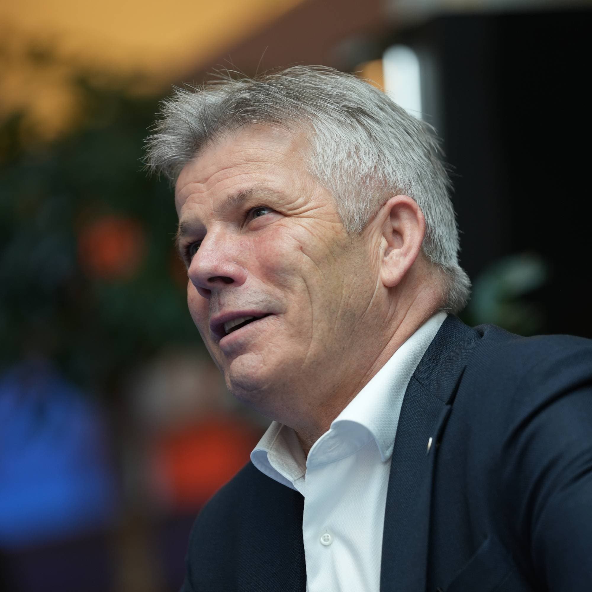 Et nærbilde av Bjørnar Skjæran i dress