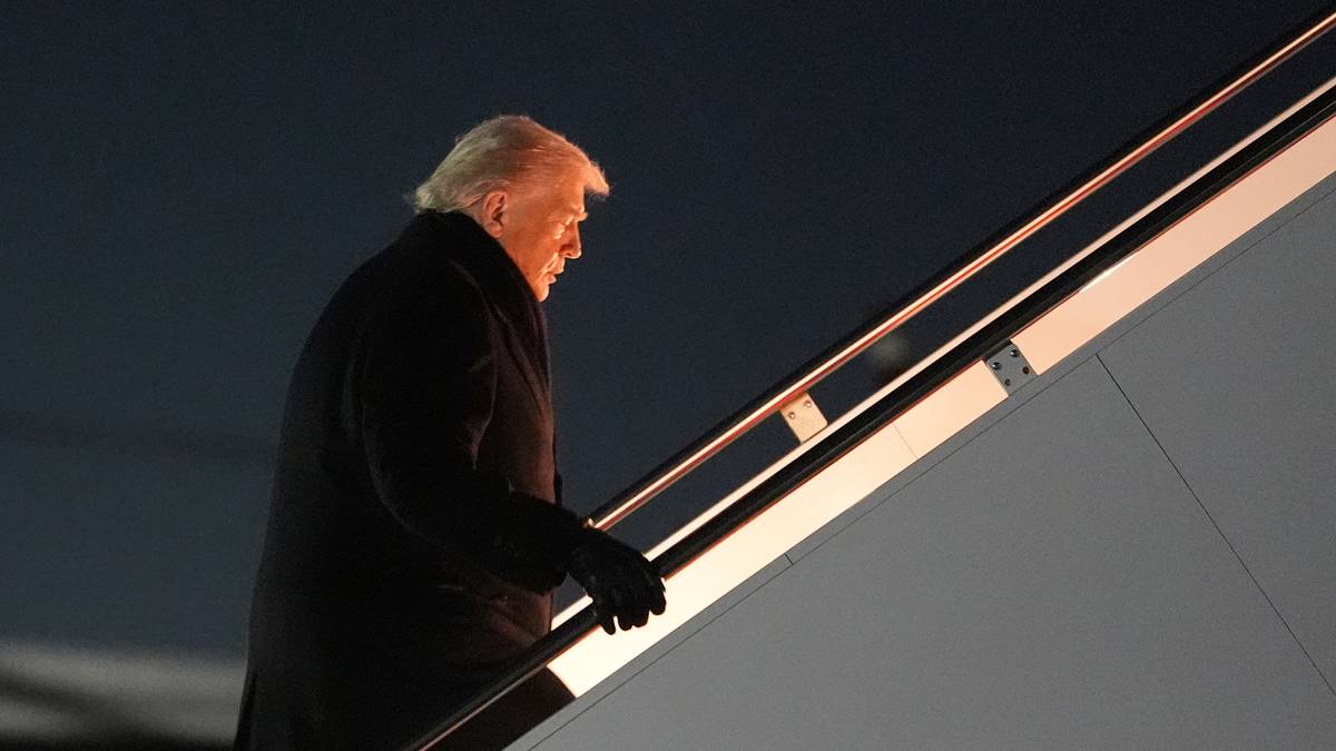 President Trumps fly til Davos måtte snu på grunn av feil