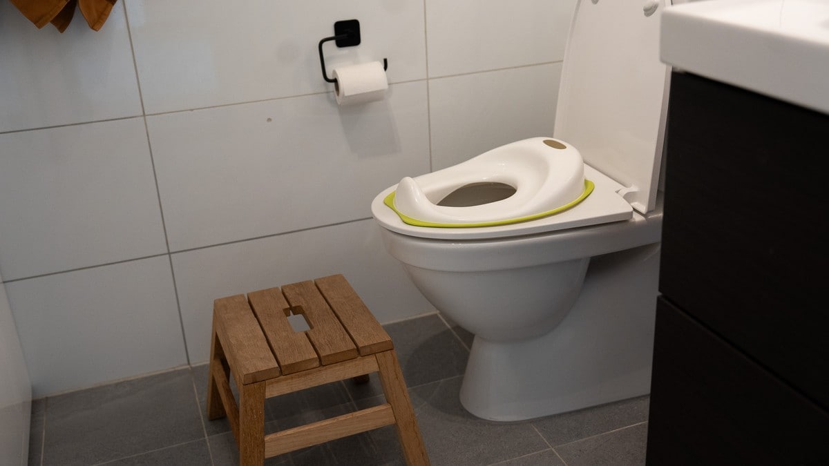 Ber foreldre roe ned pottetreningen: – Ingen tenåringer bruker bleie