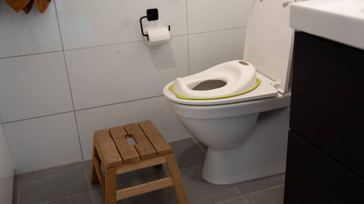 Ber foreldre roe ned pottetreningen: – Ingen tenåringer bruker bleie