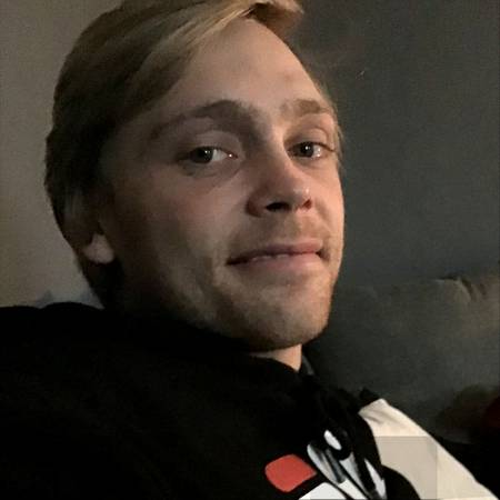 Lite bilde av en ung mann