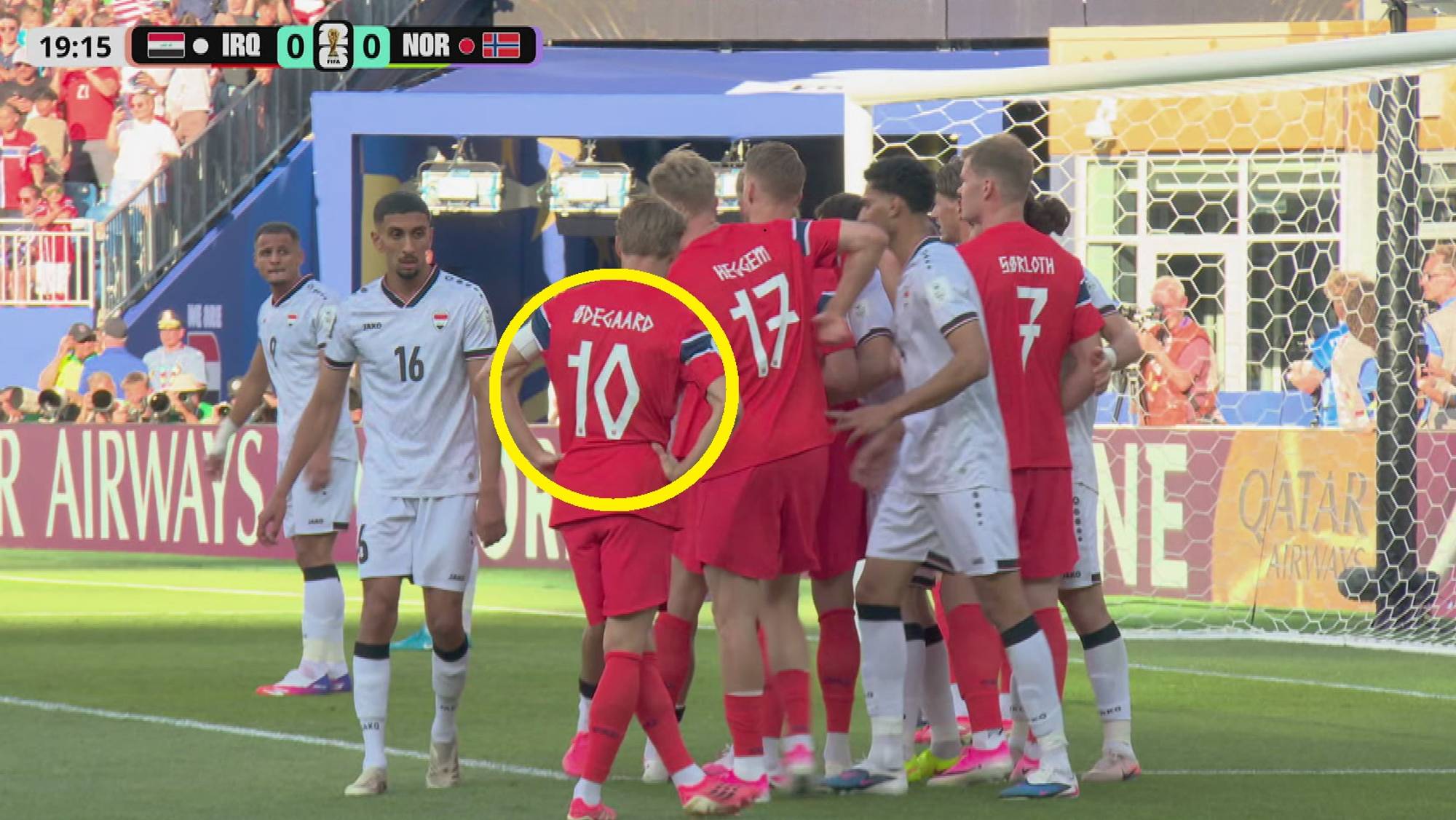 Martin Ødegaard under kampen mot Irak