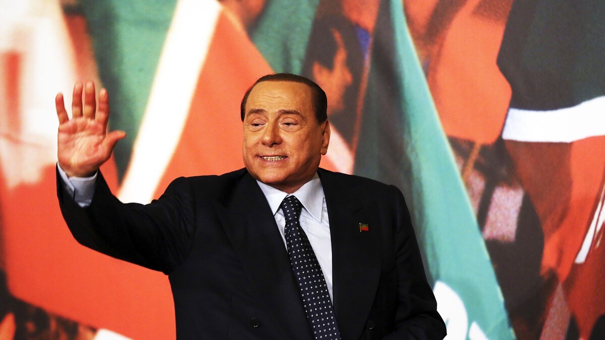 Italia: Berlusconi trekker seg som presidentkandidat