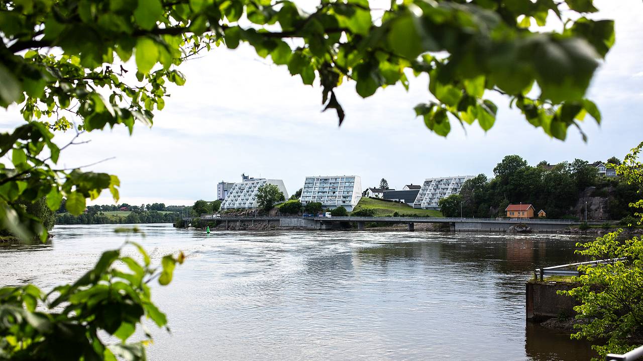 Oversiktsbilde over de hvite blokkene på Alvim.