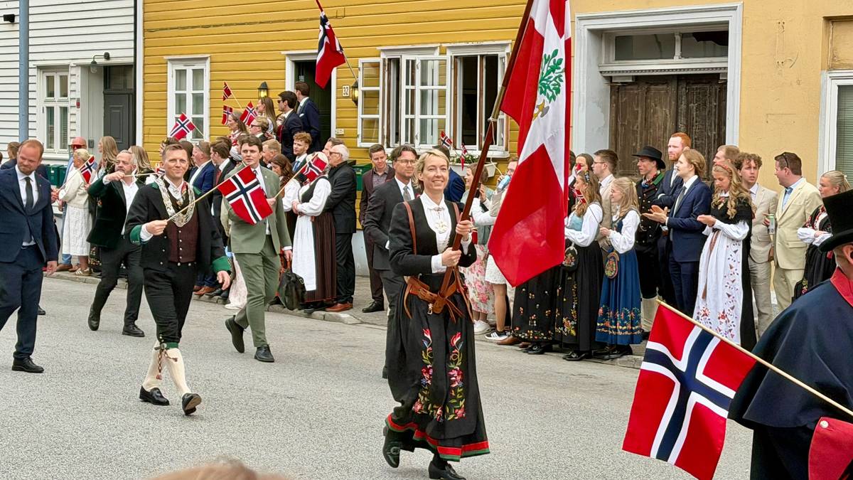 Katrine Lunde er flaggbærer i borgertoget