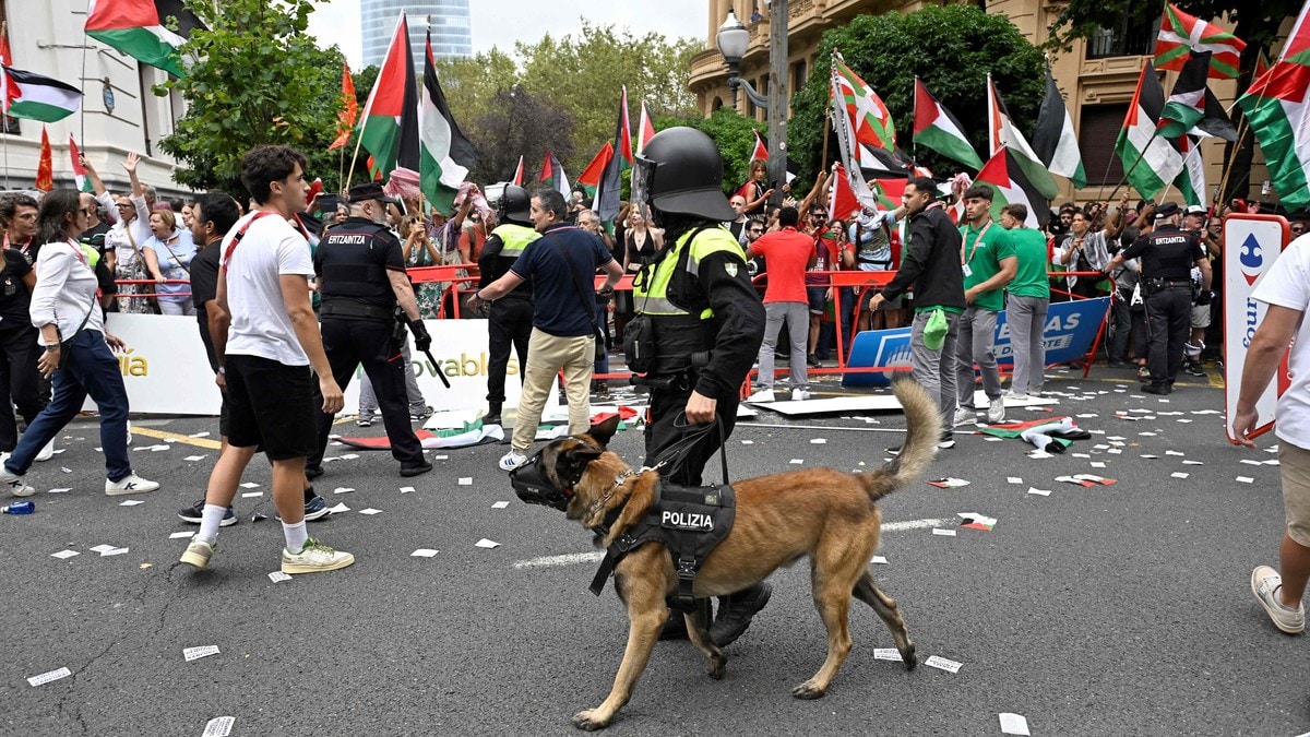 Ny Vuelta-etappe stanset etter Gaza-protestanter: – Hva vil de at vi skal gjøre?