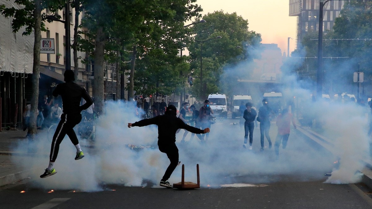Bruker tåregass i Paris