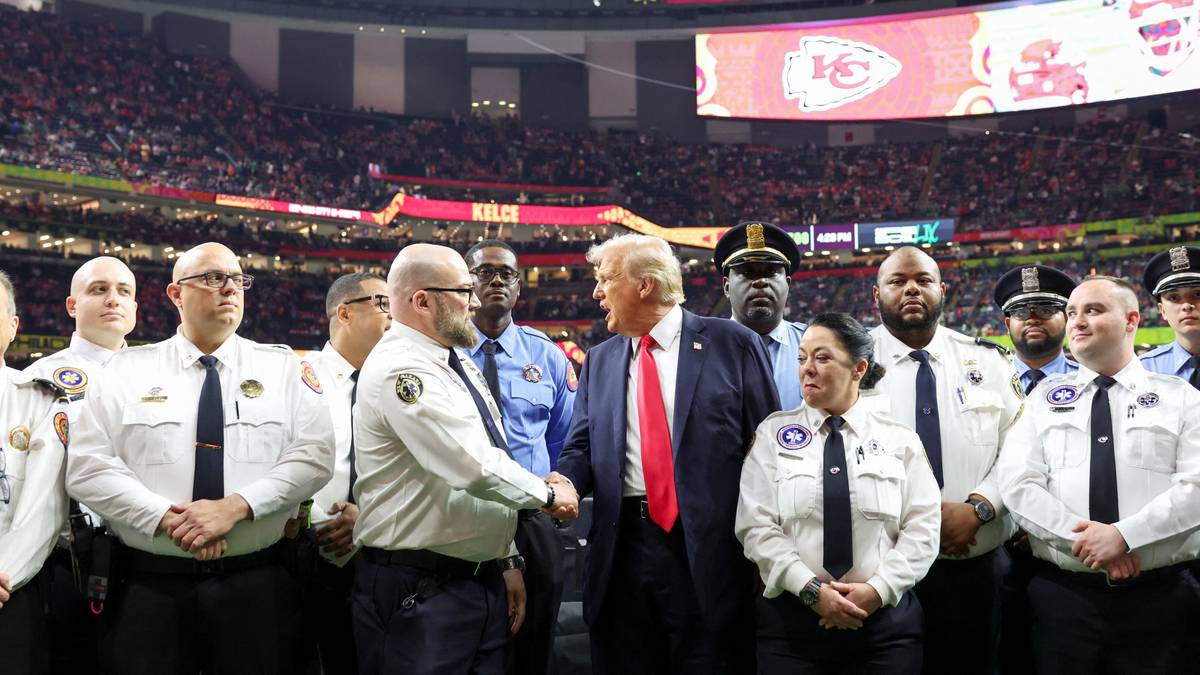 Donald Trump er første president som er på Super Bowl