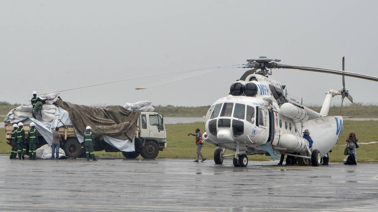 Helikopter tilhørende Verdens matvareprogram i Mosambik