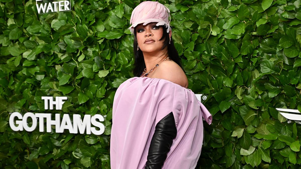 En person skøyt mot huset til Rihanna