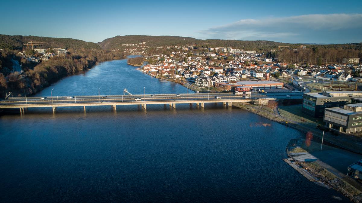 Stenger Otra for båttrafikk