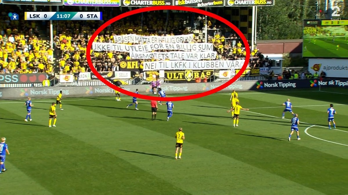 Lillestrøm-fans protesterer mot LSK Kvinner på Åråsen